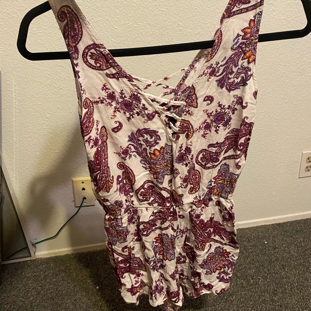 ✨kendall and kylie paisley romper 💜